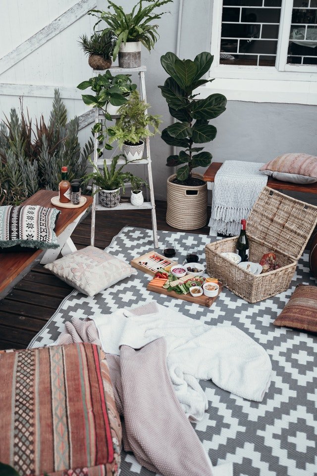 backyard picnic date idea